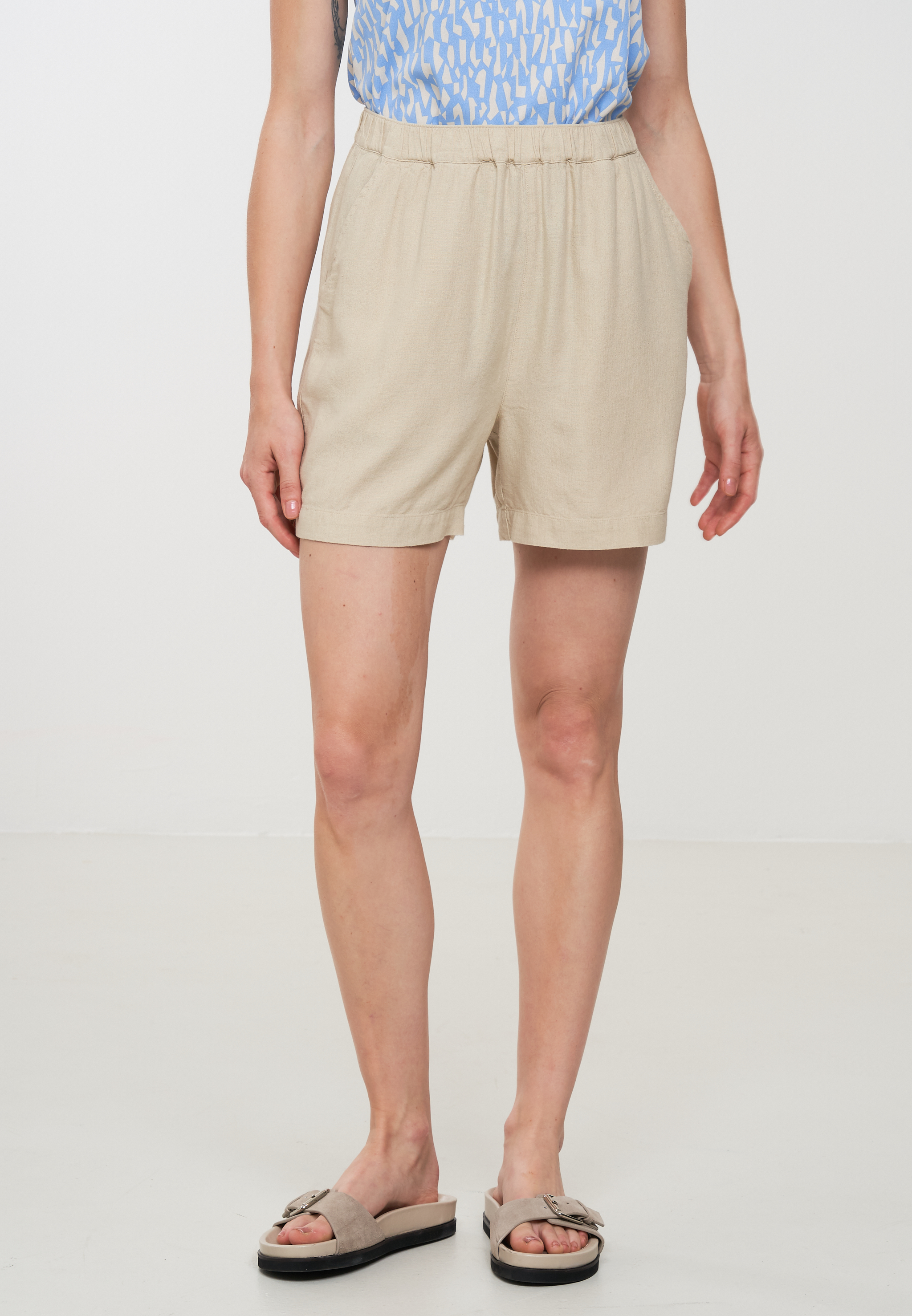 recolution  Shorts FIR oat milk